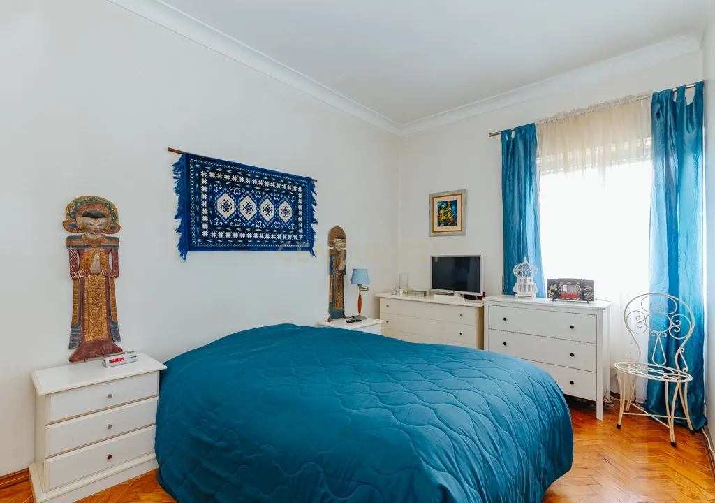 T3 Muito Luminoso com Excelente Localização na Amadora! - Image 9